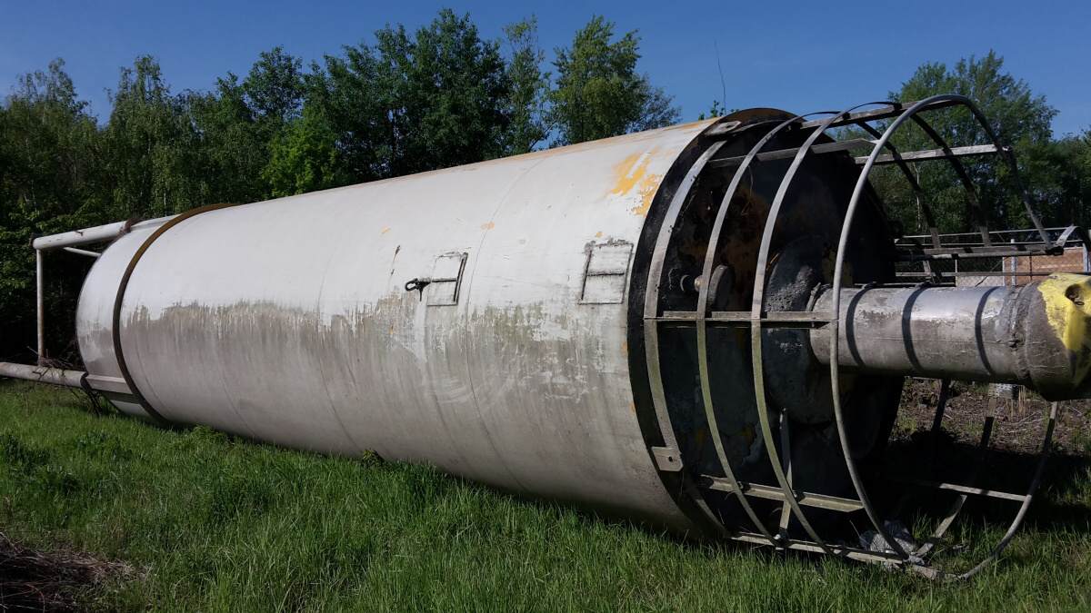 Čištění a nátěry sil na cement a vápenec