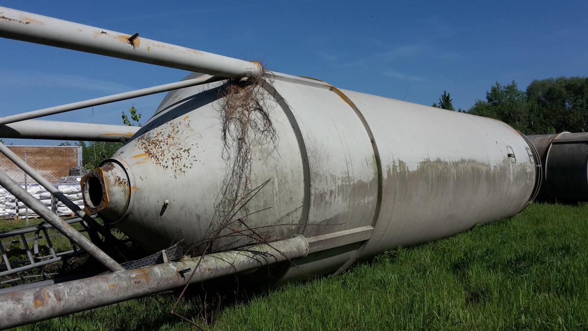 Čištění a nátěry sil na cement a vápenec