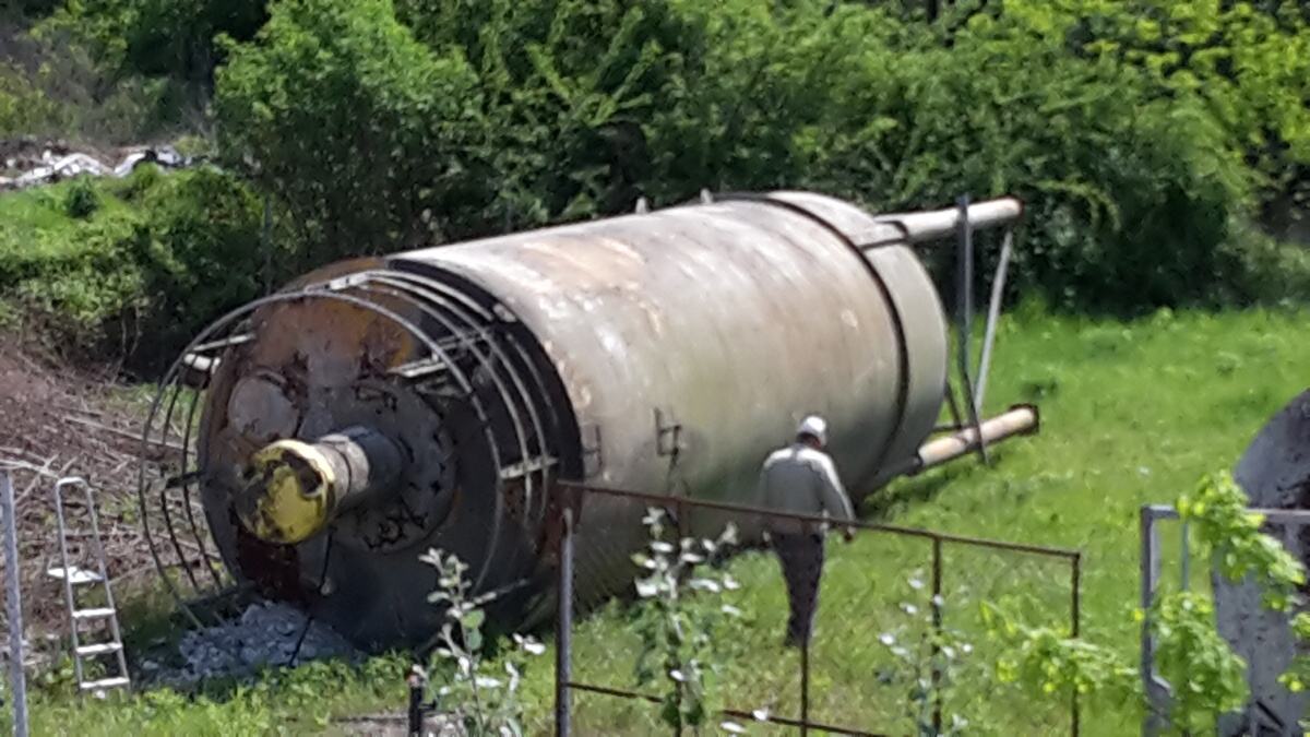 Čištění a nátěry sil na cement a vápenec