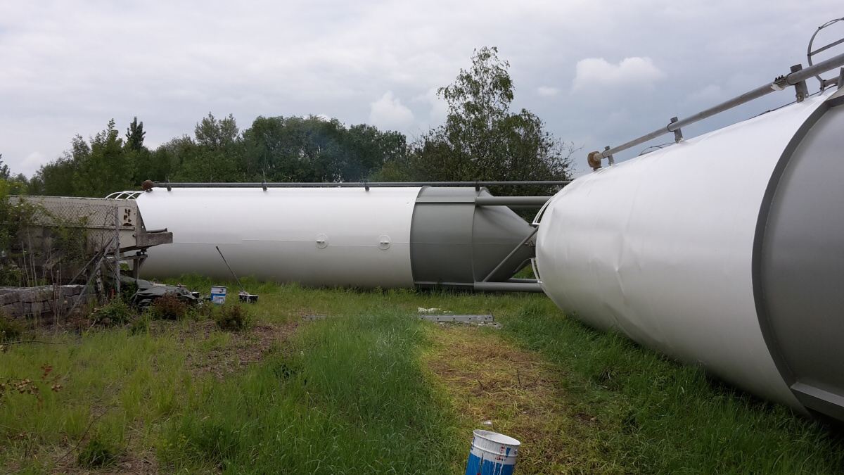 Čištění a nátěry sil na cement a vápenec