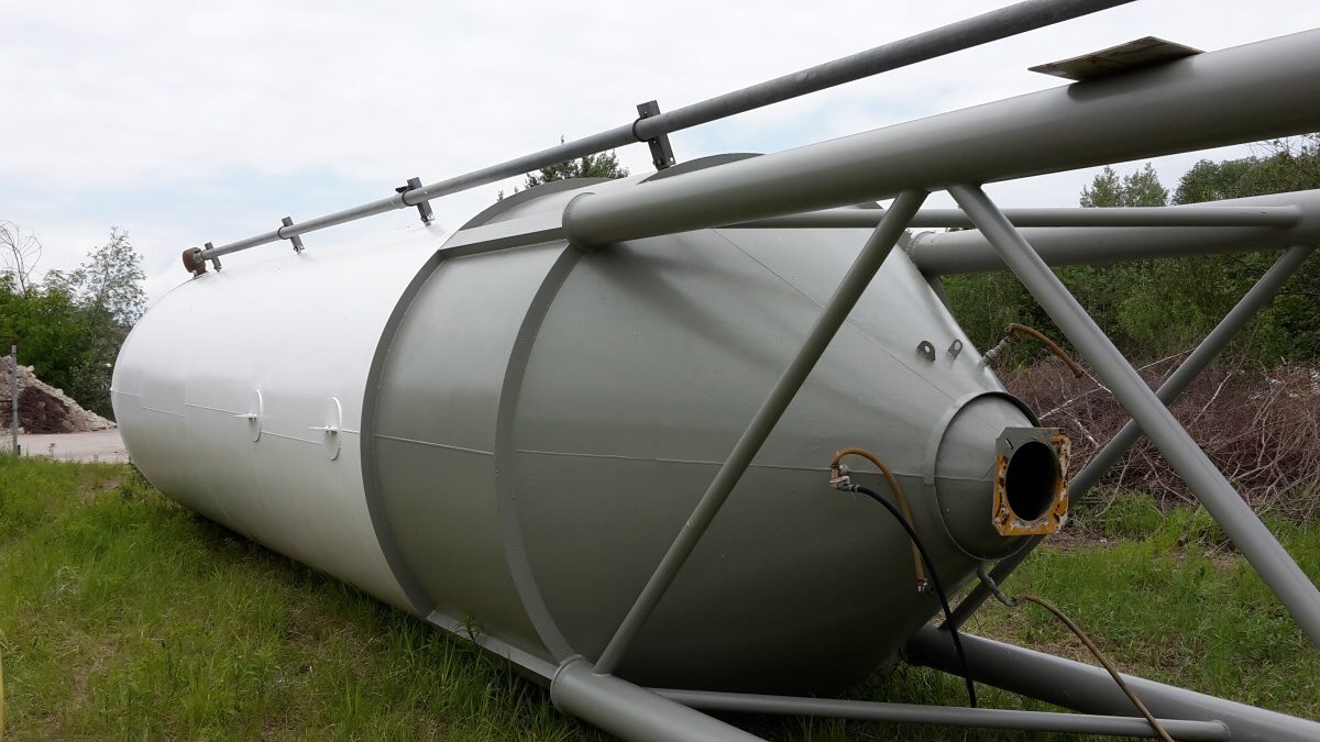Čištění a nátěry sil na cement a vápenec