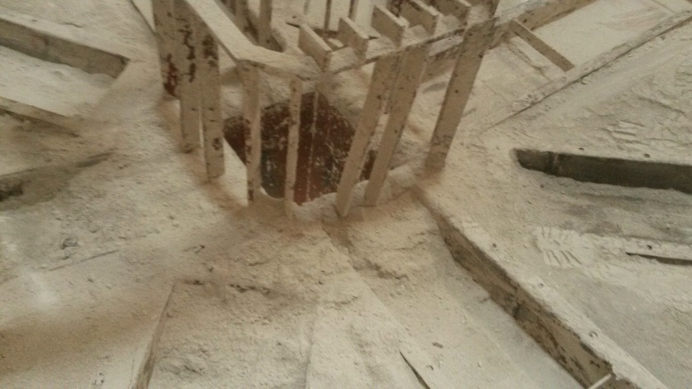 Čištění a nátěry sil na cement a vápenec