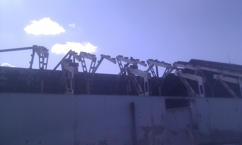 Demolice střechy