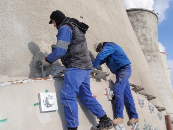 Demontáž bednění vstupu odsíření elektrárny Tušimice