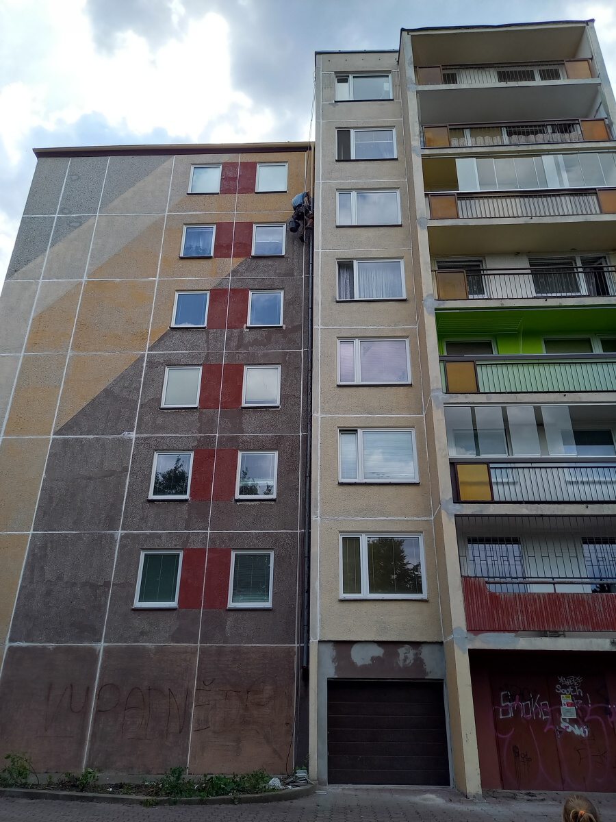 Kompletní oprava a nátěr obvodového pláště panelového domu