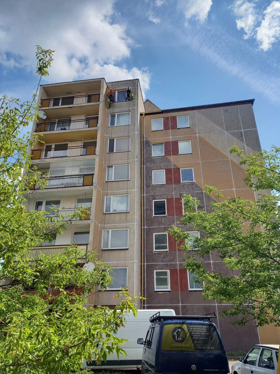 Kompletní oprava a nátěr obvodového pláště panelového domu
