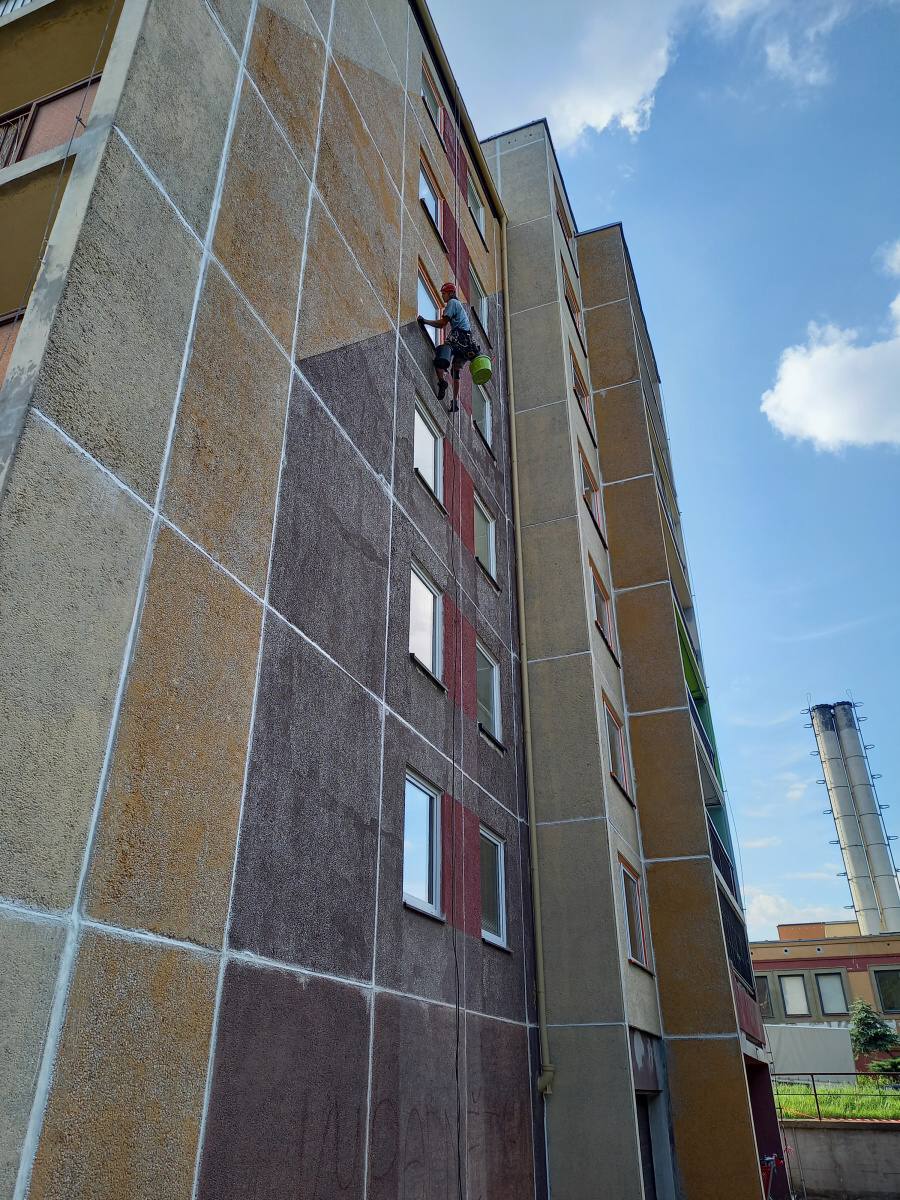 Kompletní oprava a nátěr obvodového pláště panelového domu
