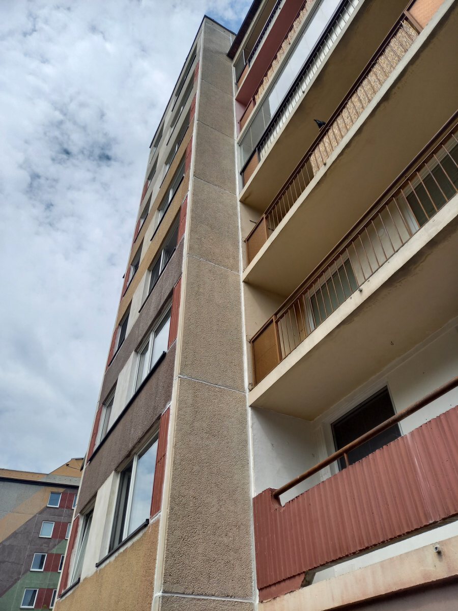 Kompletní oprava a nátěr obvodového pláště panelového domu