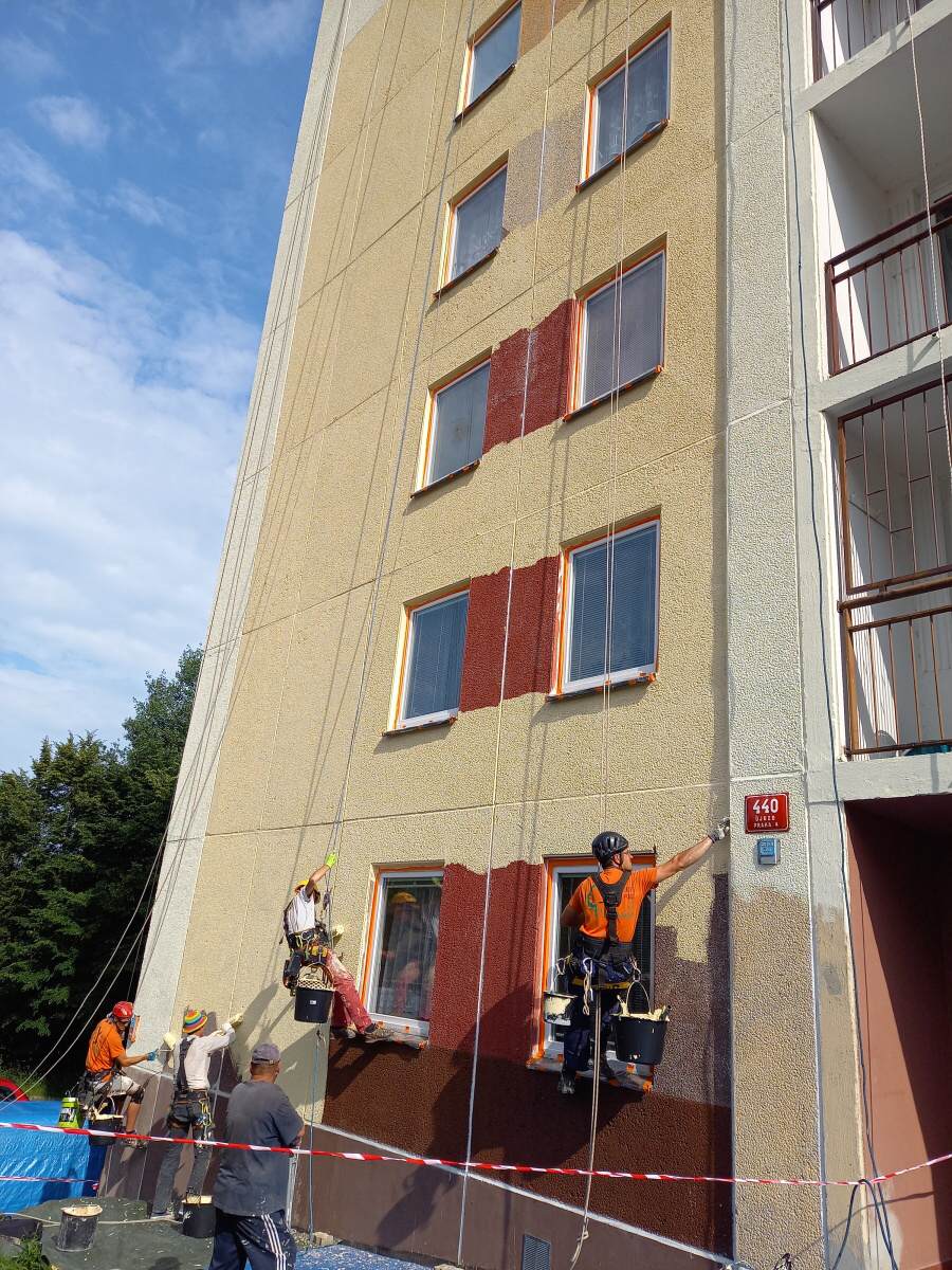 Kompletní oprava a nátěr obvodového pláště panelového domu