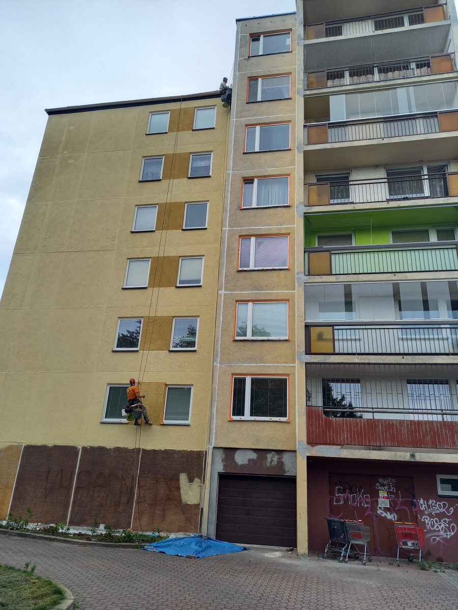 Kompletní oprava a nátěr obvodového pláště panelového domu