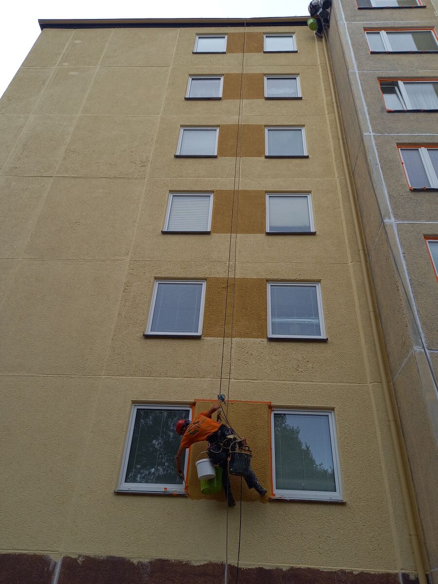Kompletní oprava a nátěr obvodového pláště panelového domu