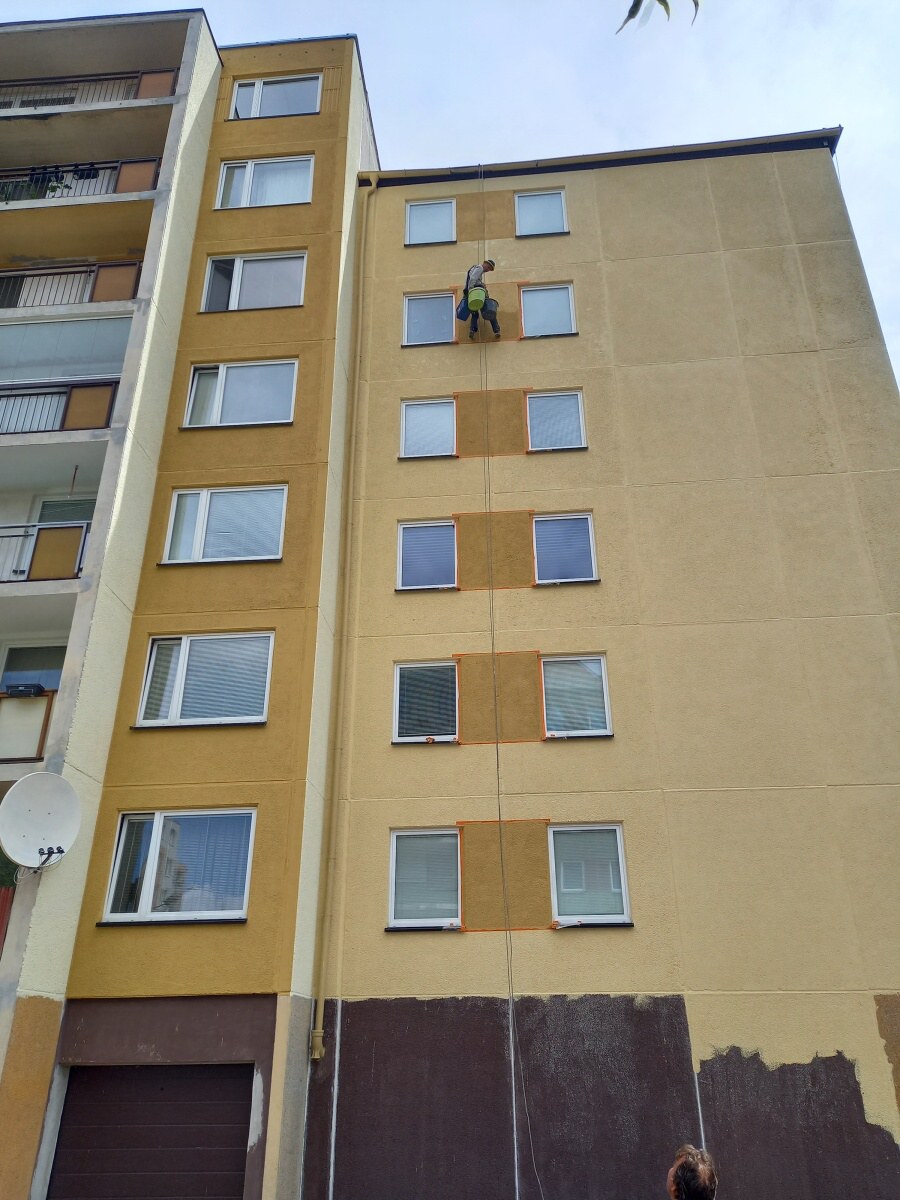 Kompletní oprava a nátěr obvodového pláště panelového domu