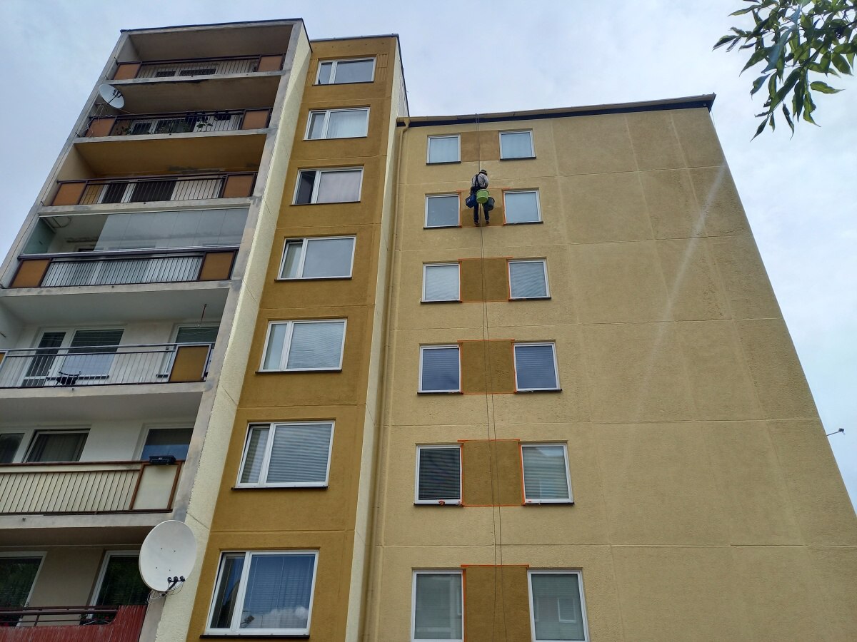 Kompletní oprava a nátěr obvodového pláště panelového domu