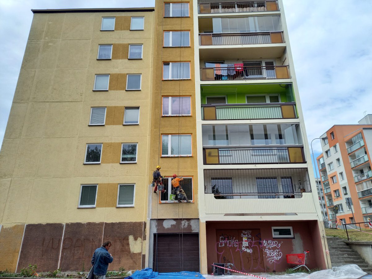 Kompletní oprava a nátěr obvodového pláště panelového domu