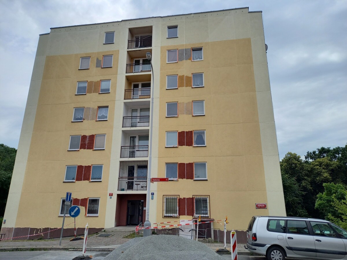 Kompletní oprava a nátěr obvodového pláště panelového domu