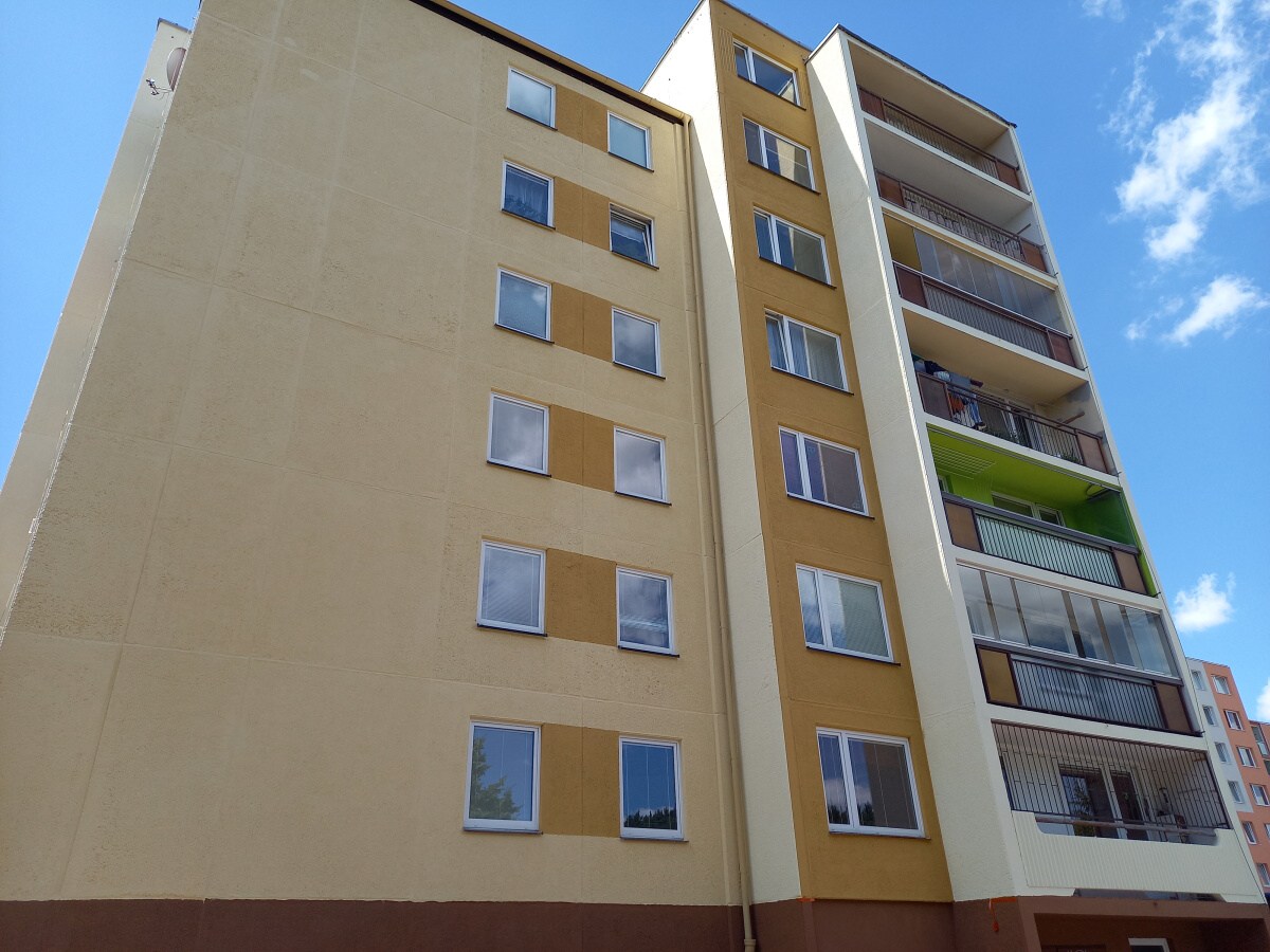 Kompletní oprava a nátěr obvodového pláště panelového domu