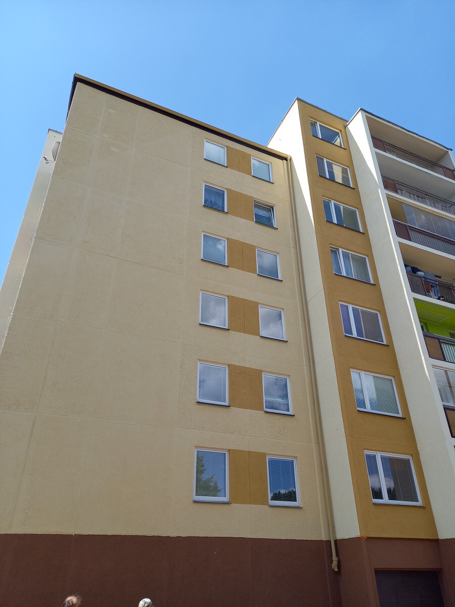 Kompletní oprava a nátěr obvodového pláště panelového domu
