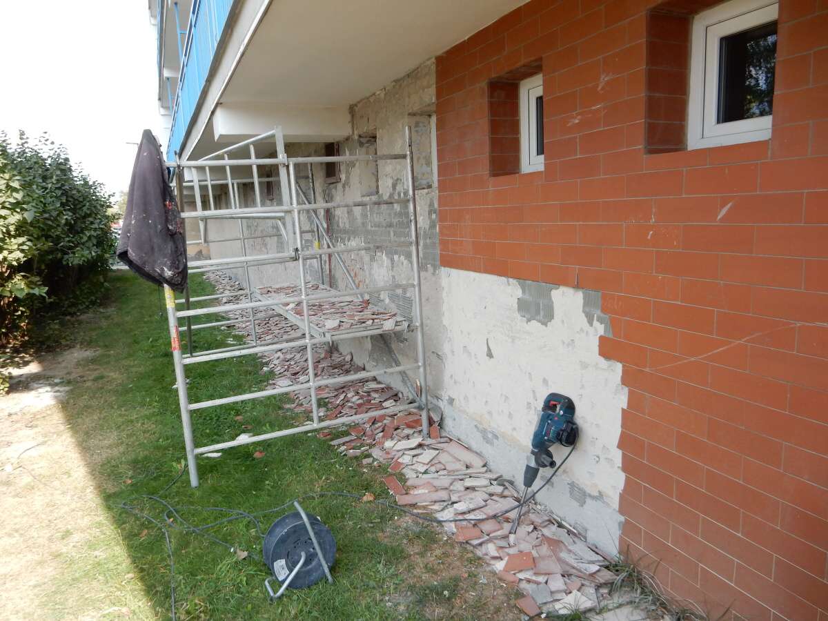 Revitalizace, renovace a nátěr obvodového pláště panelového domu