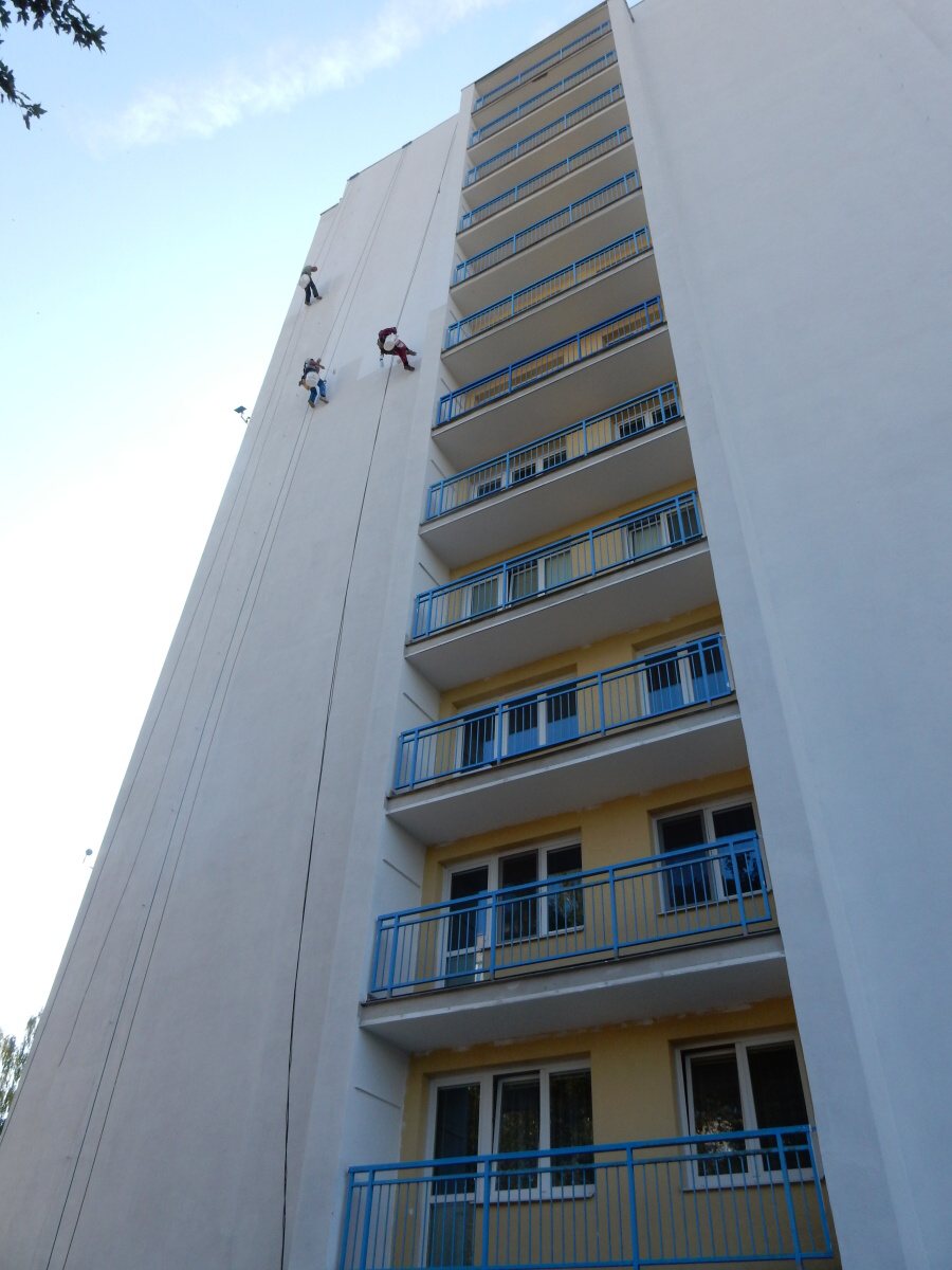 Revitalizace, renovace a nátěr obvodového pláště panelového domu