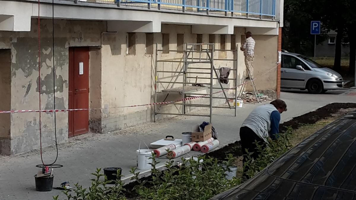 Revitalizace, renovace a nátěr obvodového pláště panelového domu