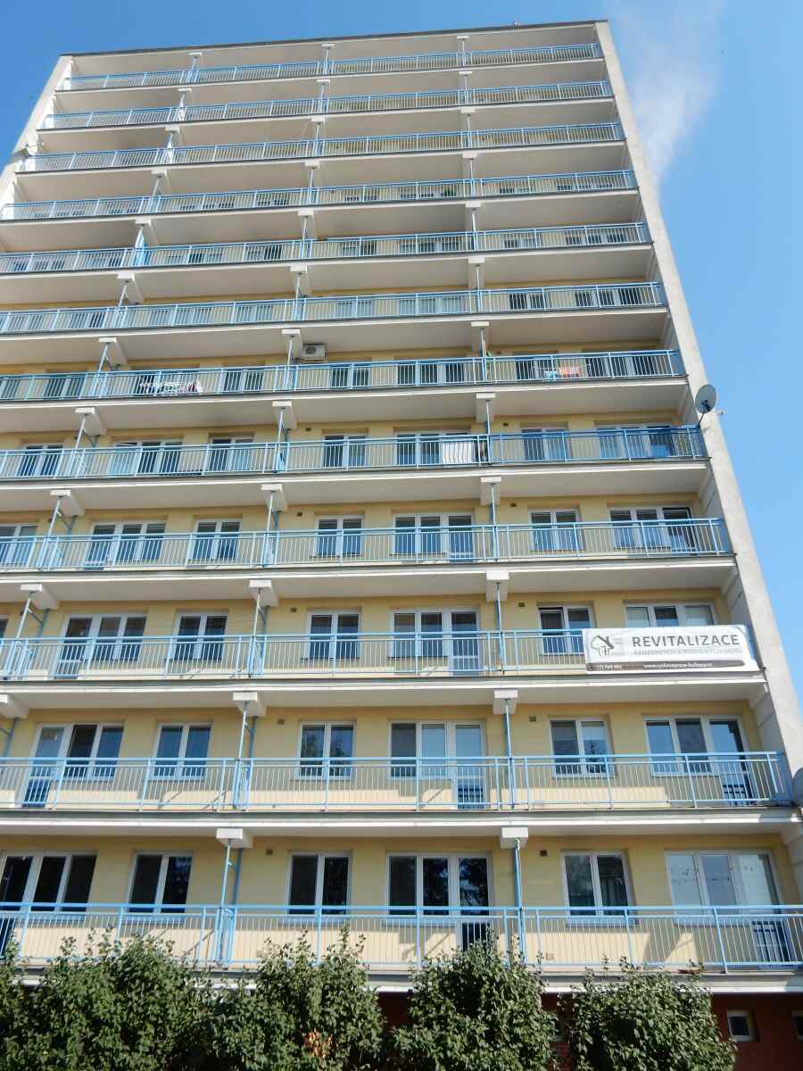Revitalizace, renovace a nátěr obvodového pláště panelového domu