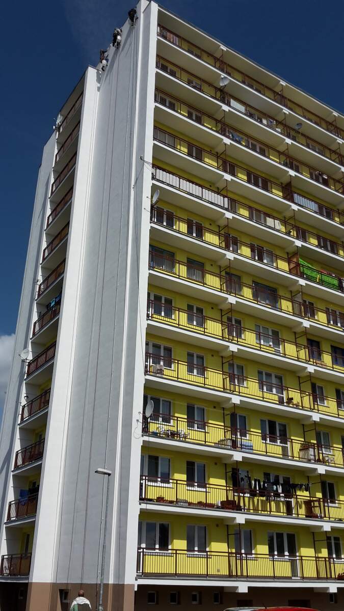 Revitalizace, renovace a nátěr obvodového pláště panelového domu