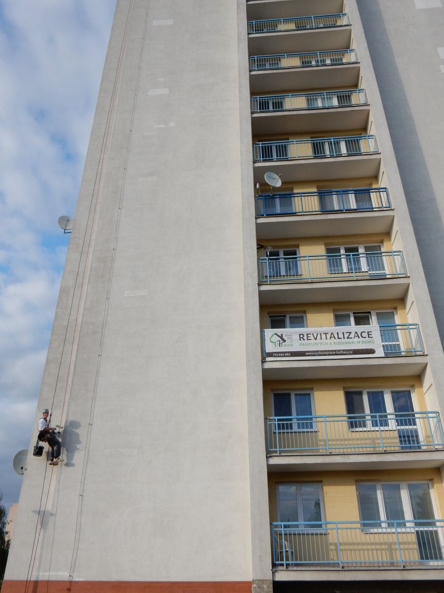 Revitalizace, renovace a nátěr obvodového pláště panelového domu