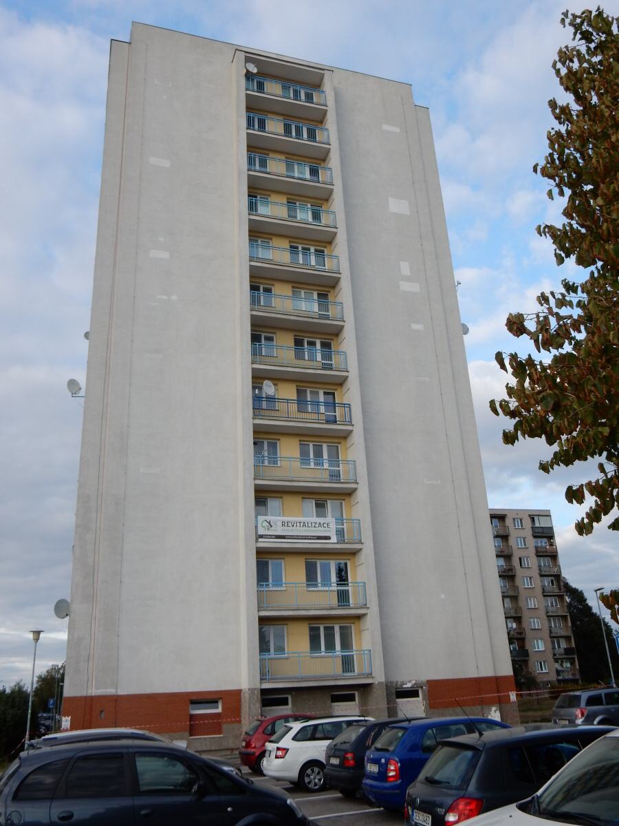 Revitalizace, renovace a nátěr obvodového pláště panelového domu