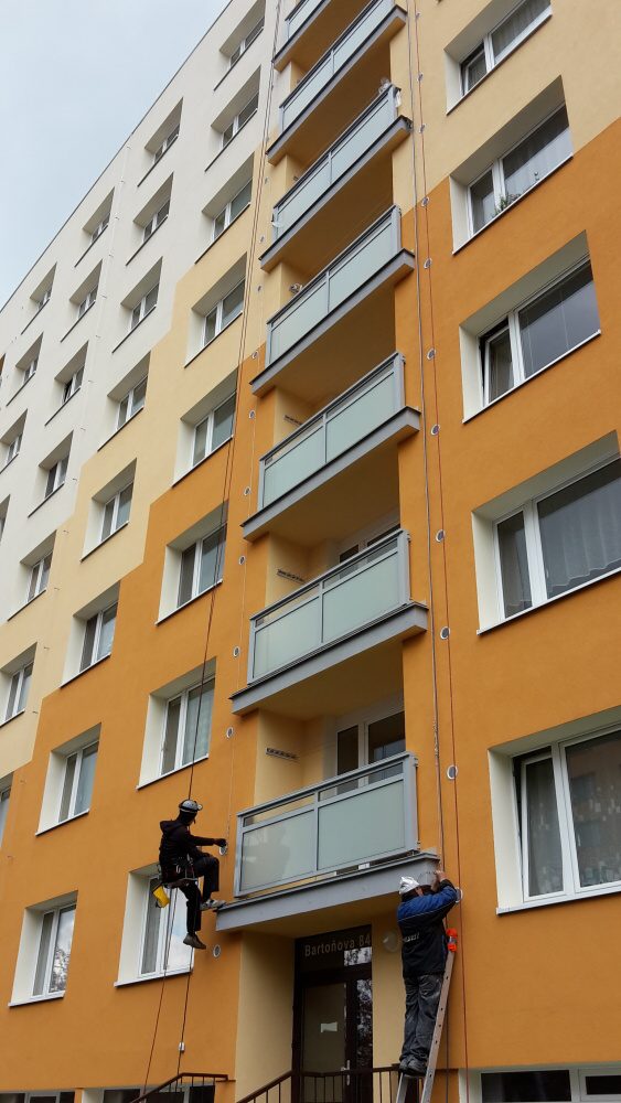 Revitalizace, renovace a nátěr obvodového pláště panelového domu