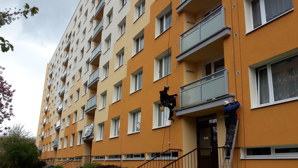 Revitalizace, renovace a nátěr obvodového pláště panelového domu