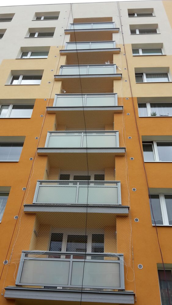 Revitalizace, renovace a nátěr obvodového pláště panelového domu
