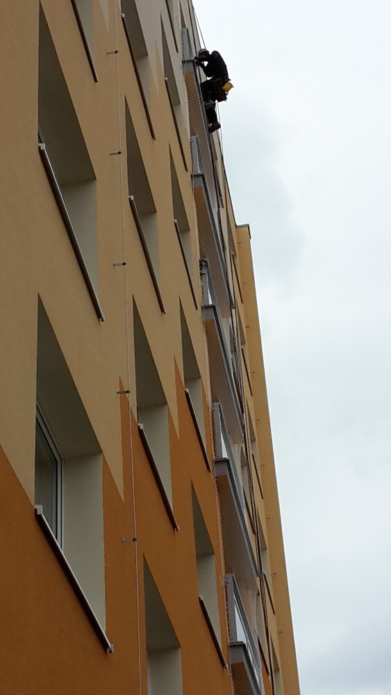 Revitalizace, renovace a nátěr obvodového pláště panelového domu