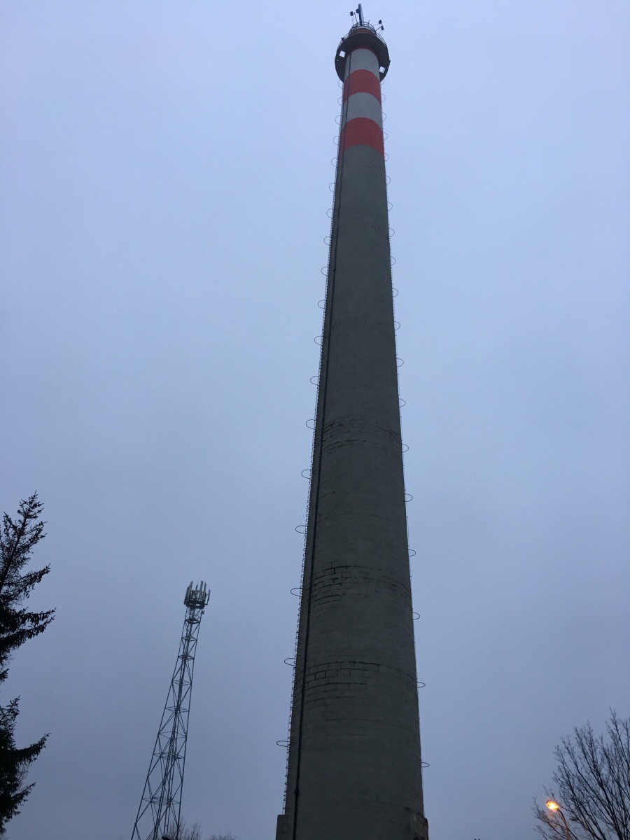 Výměna halogenových trubic na 80m komíně